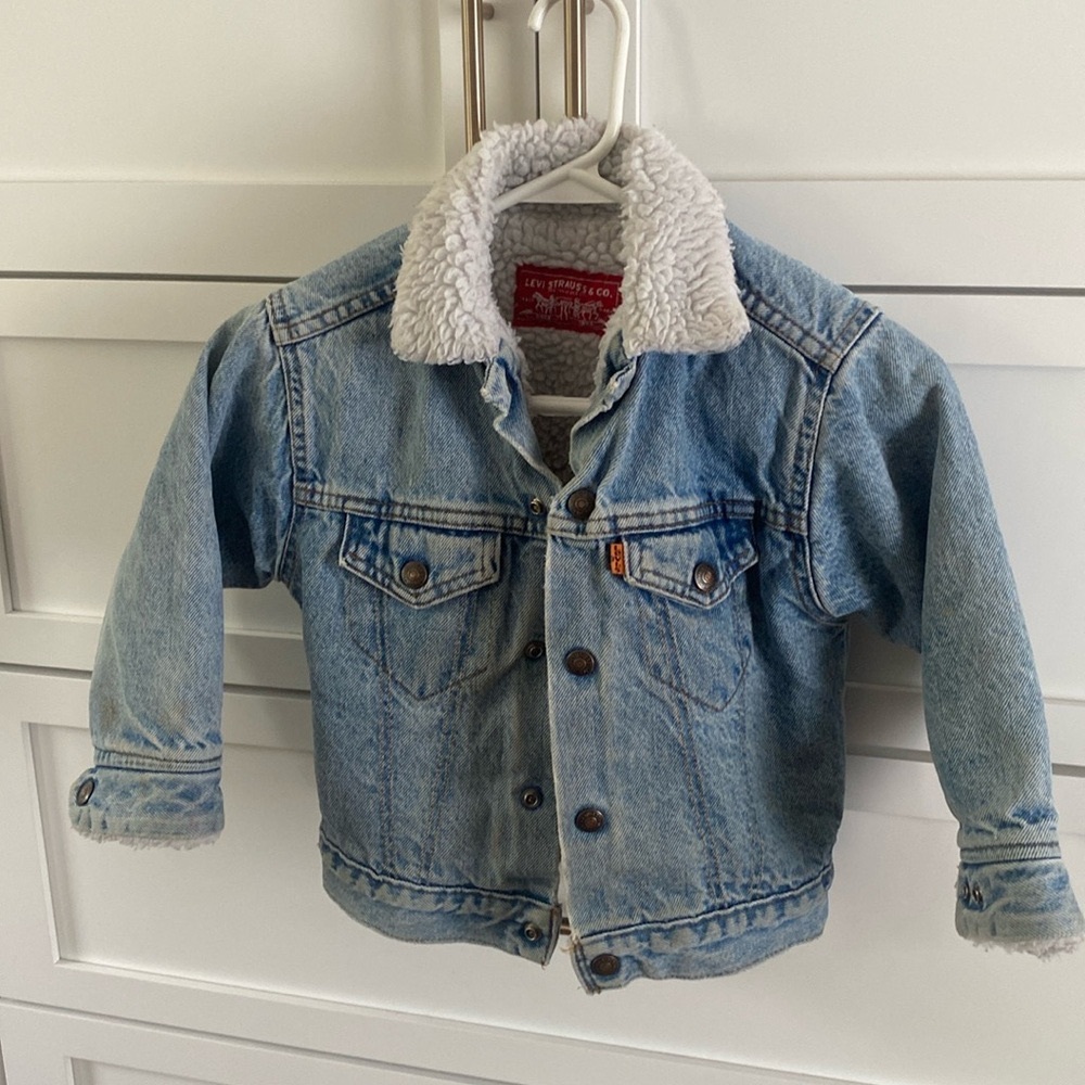Vintage 90s Levi’s Sherpa denim jacket.